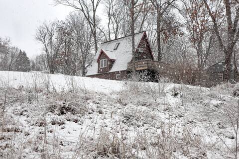 The Owls Perch: Cabin w/ Game Room & Pet Friendly