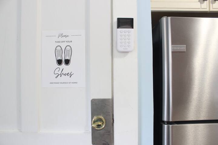 Mansion w/ Fenced Yard – 5m to Downtown gallery image 3