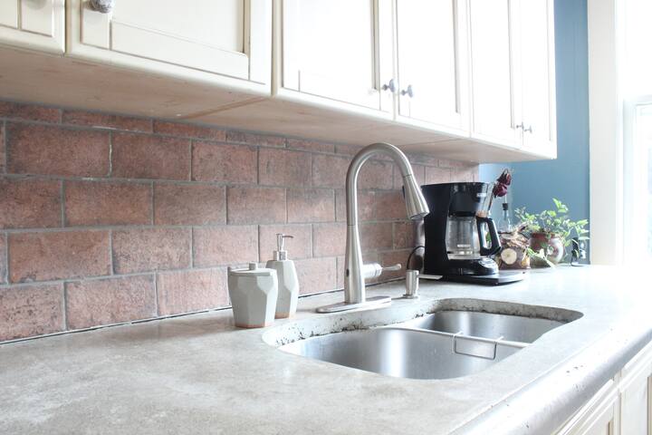 Mansion w/ Fenced Yard – 5m to Downtown gallery image 5