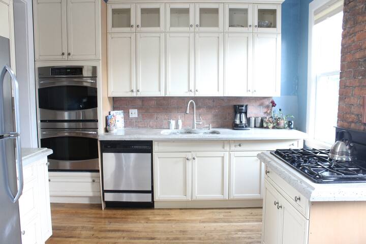 Mansion w/ Fenced Yard – 5m to Downtown gallery image 4