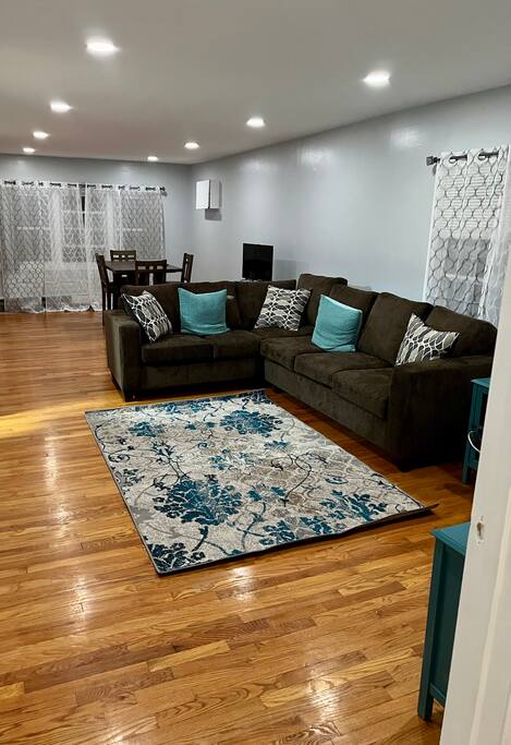 3rd Floor 
3-Bedroom Apt Steps NYC Access