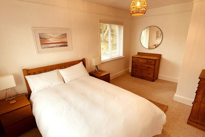 Cosy second bedroom for two!