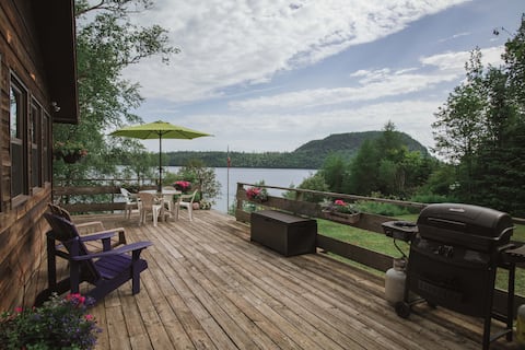 Relaxing Lakefront Cottage on Lake Superior