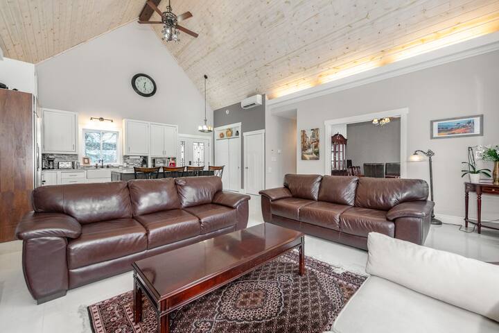 Beautiful Waterfront Home | 30 Minutes from Ottawa gallery image 3