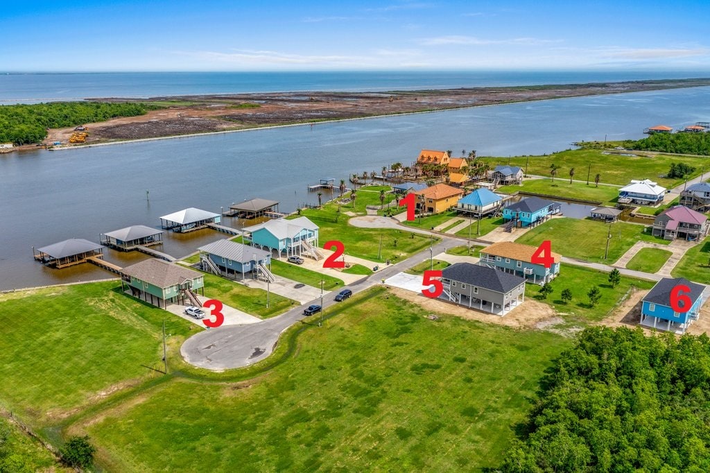 CRABBIN CABIN ON THE WATER - Houses for Rent in Hackberry