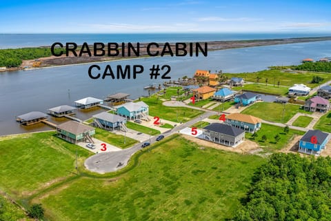 CRABBIN CABIN ON THE WATER