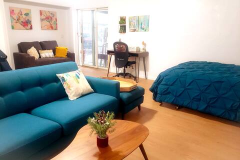 Cozy & spacious open Floor studio