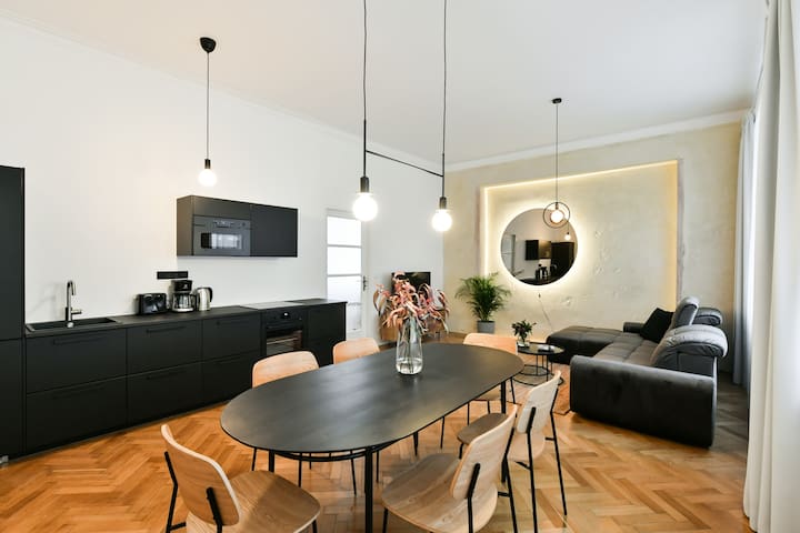 Charming Quiet 2BR Apartment by Stepan No. 4