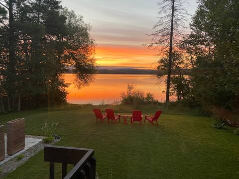 Lake Magog Shore - Warm Chalet