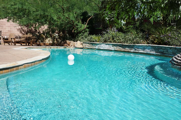 LUX 6BR/3BA Villa Pool+Spa+OutdoorKitchen+Bar+Pond