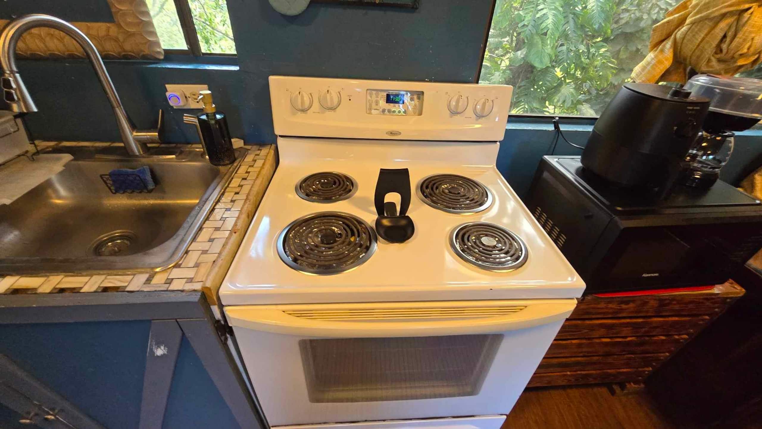Place to stay in Haiku-Pauwela · ★4.36 · 2 beds · 1 private bath - Image 10