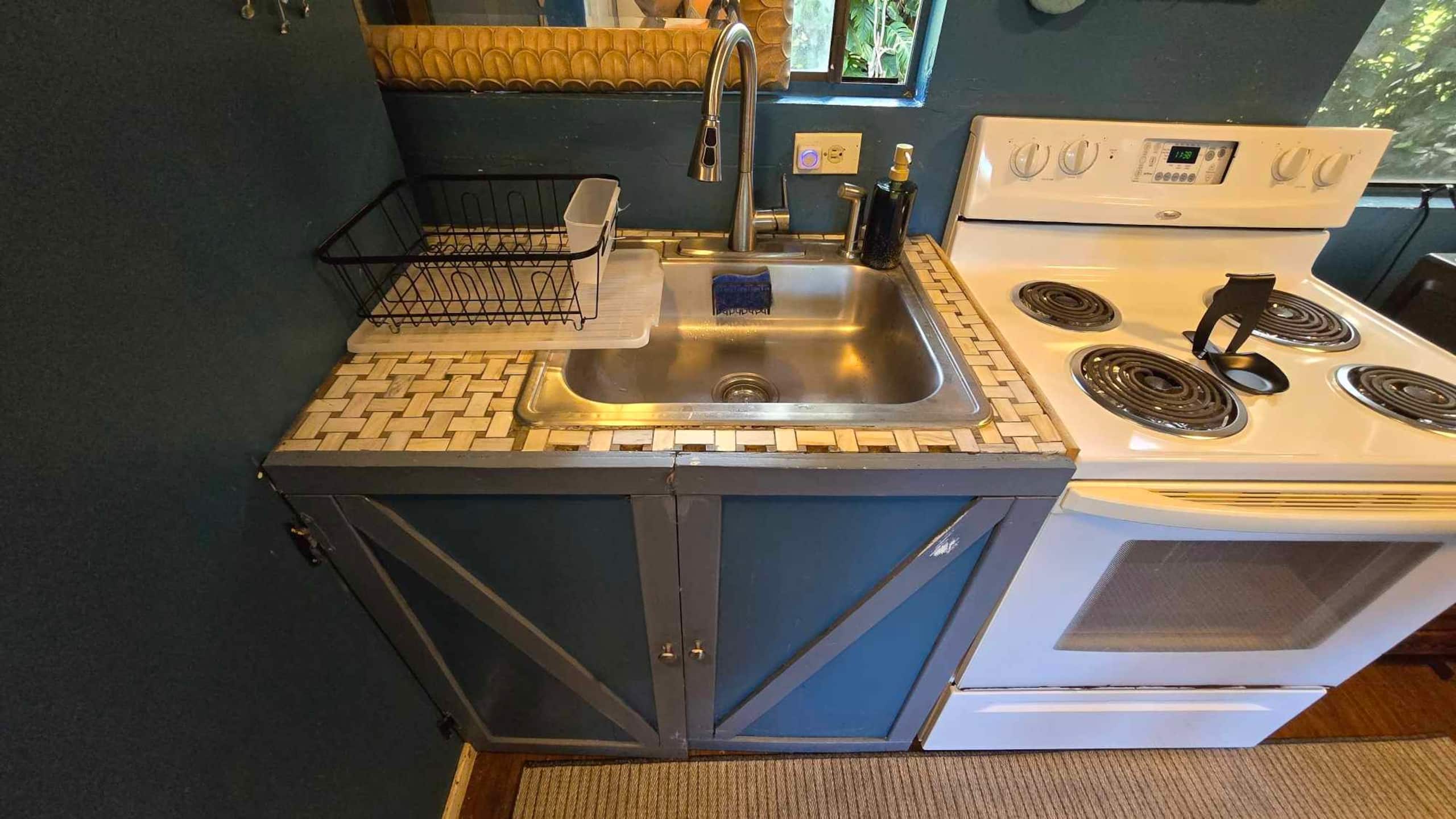 Place to stay in Haiku-Pauwela · ★4.36 · 2 beds · 1 private bath - Image 12