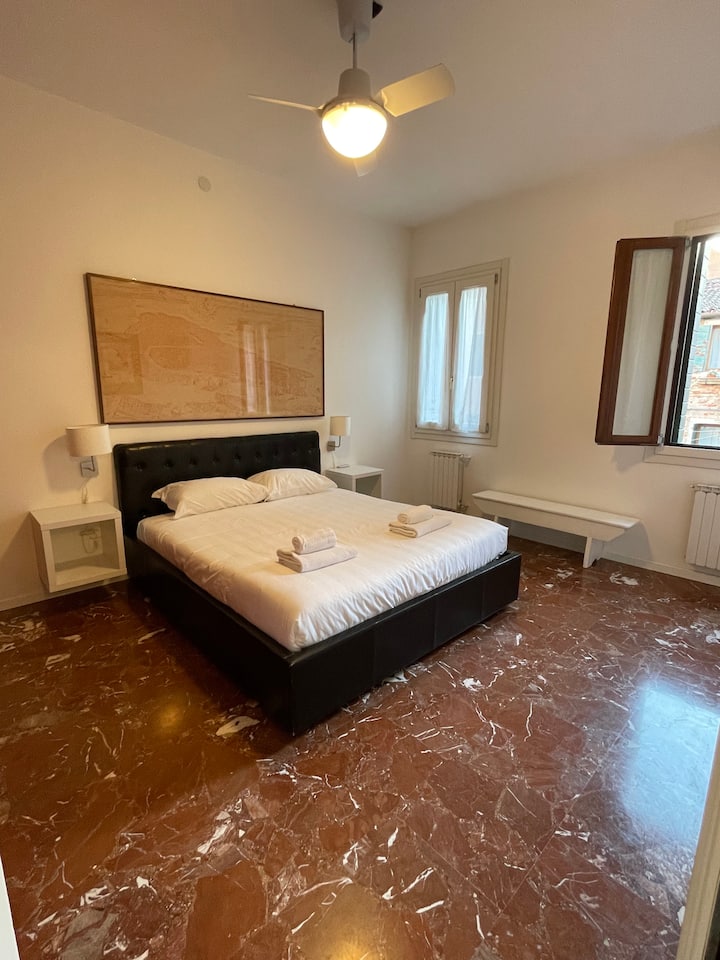 Bedroom - Chambre