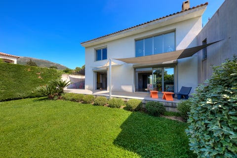 Contemporary Villa in Carros, the plans