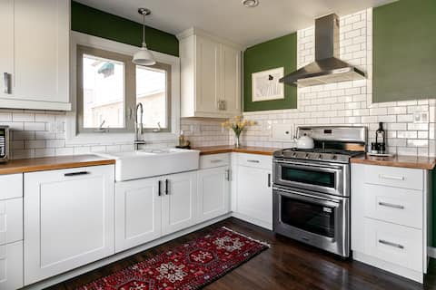 Artfully Designed Home Close to Eaterys + shops