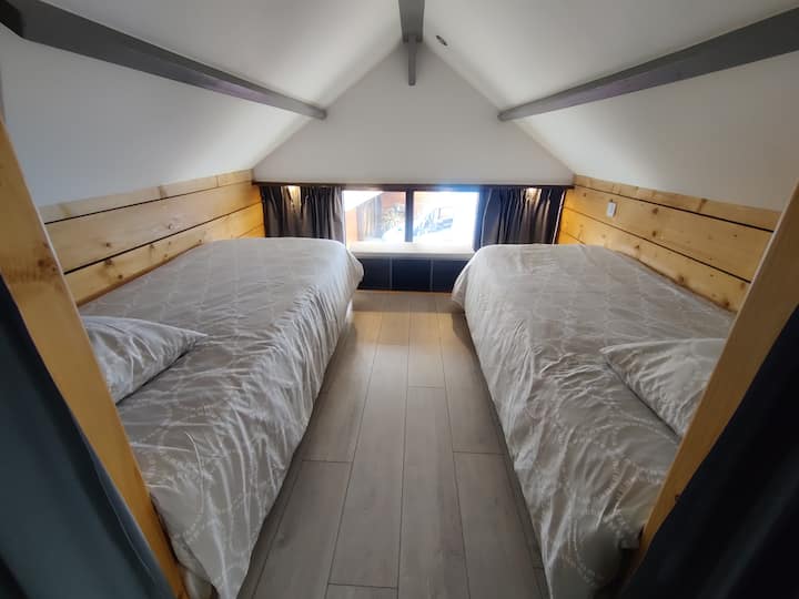 左楼的第二间卧室