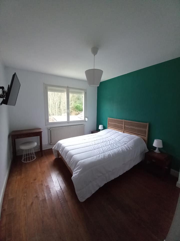 花园一侧的绿色房间 