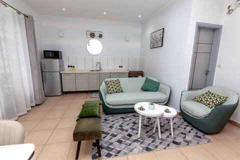 Warm 3 bedroom apartment in Bonapriso