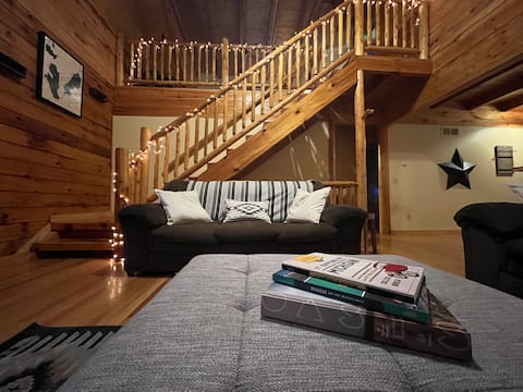 Tranquil RiverHouse Cabin Retreat w/ Hot Tub.