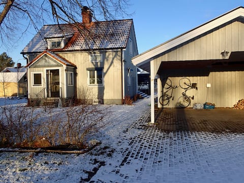 Charming villa with outdoor kitchen, greenhouse, patio & sauna