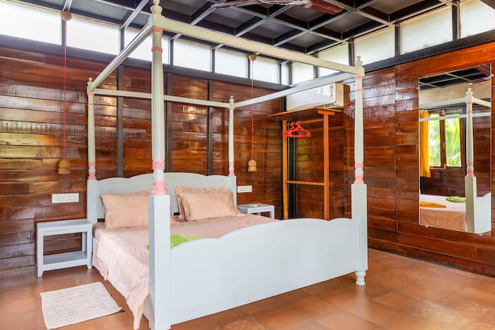 Bedroom 1 image 2