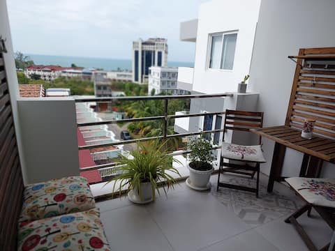 Spacious modern studio condo with sea view