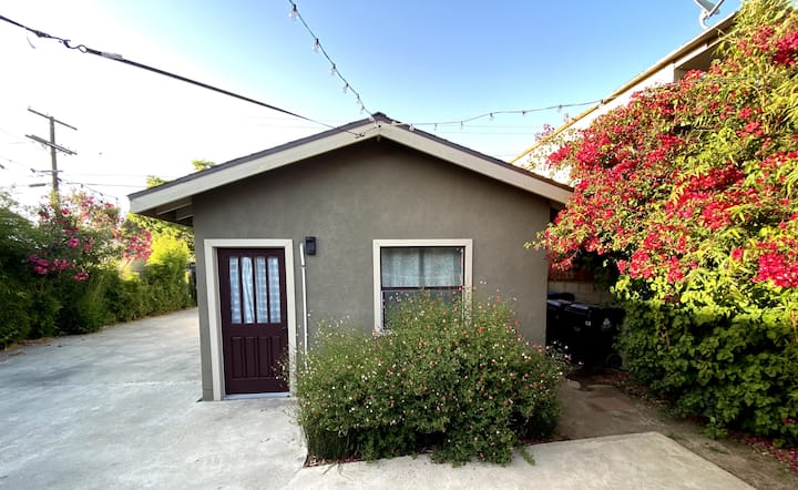 Cozy Guesthouse In Jefferson Park - ロサンゼルス