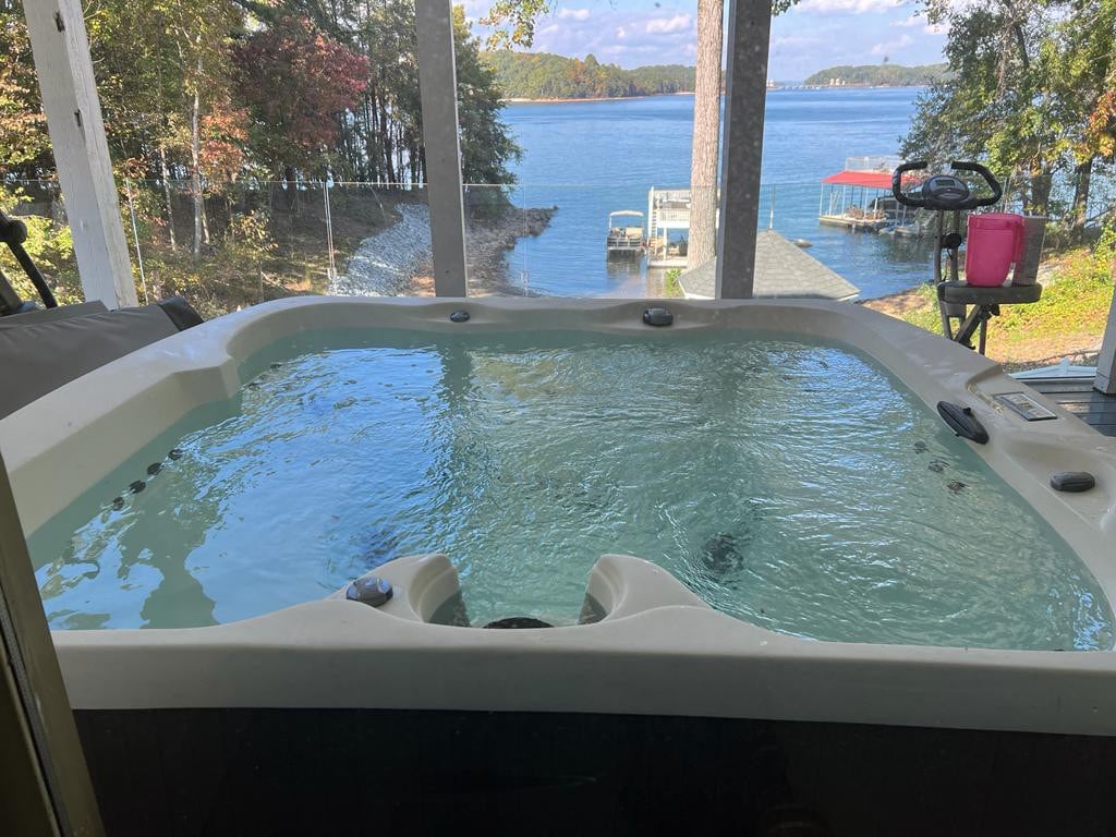 Alpharetta Hot Tub Rentals - Georgia, United States | Airbnb