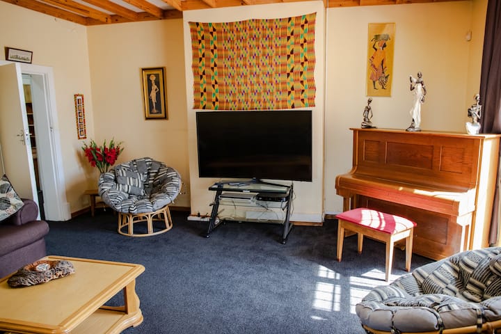 Charming, Secure, Eco-home With Pool And Gym - Johannesburg