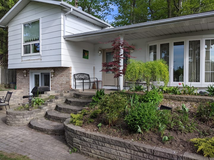 Riverfront 3 bedroom cottage Cottages for Rent in Wasaga Beach