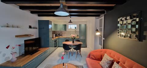 Beautiful for 10: 2 charming homes together