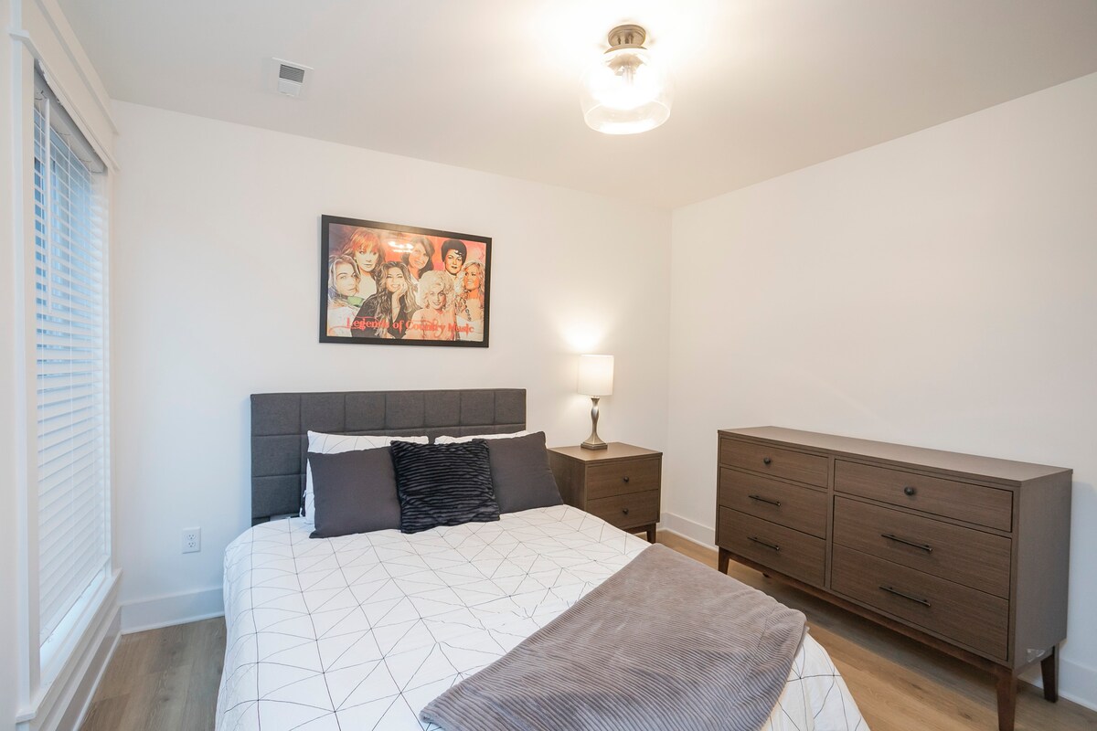 1-ლი სართული, 152 × 203 სმ ზომის საძინებელი