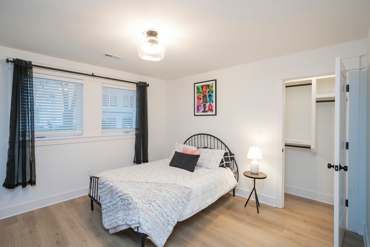 1-ლი სართული, 152 × 203 სმ ზომის საძინებელი 