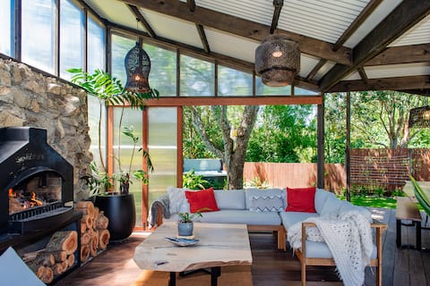 Reserve-front to two beaches with hot tub & fire