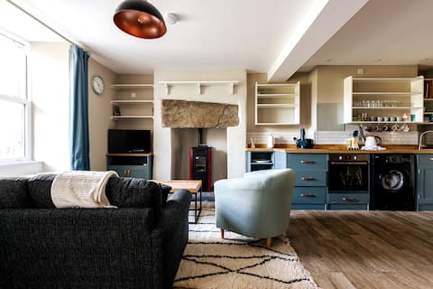 Cosy, 2-bedroom Snowdonia cottage mountain retreat