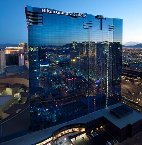 Elara Grand Vacation 2 Bedroom Suite NYE