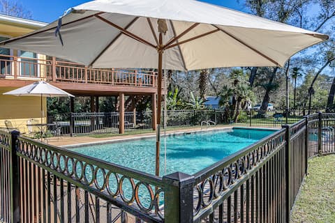 Spanish Style Retreat w Pool
#No Smoking#NoPets