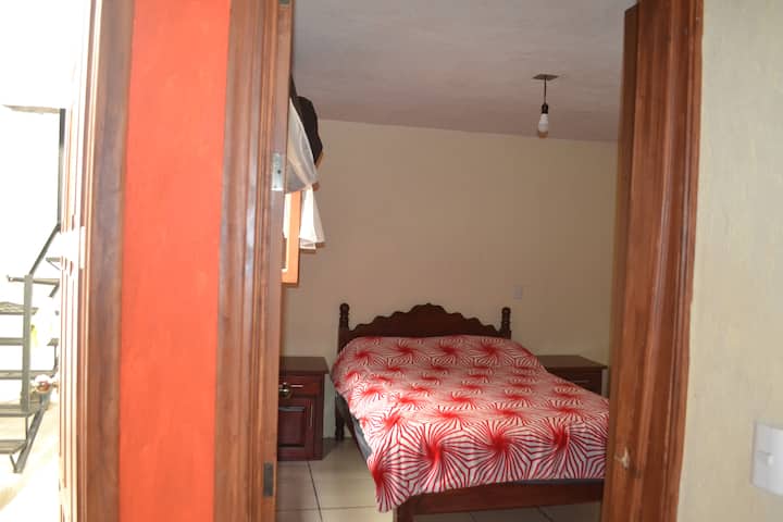 CHUMBA CHA KULALA CHA PILI KITANDA CHA WATU WAWILI