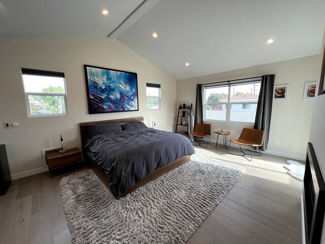 5 Bedroom House + Private Guest House with Hot Tub gallery image 4