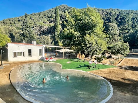 CASA RURAL EL JARDI with a swimming pool and garden