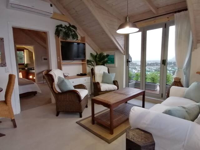 Loft Suite – light and bright, with endless views gallery image 2