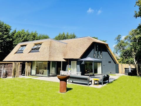 Luxury holiday villa 'Sieta' on Ameland with wellness