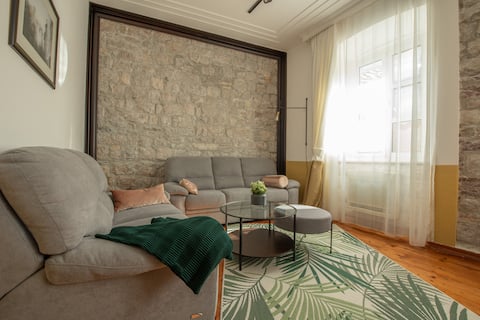 4 bedroom apartment in the heart of the Old town