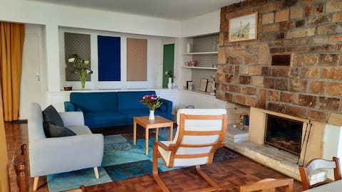 Successful Airbnb property: Beachfront house in Plobannalec Lesconil