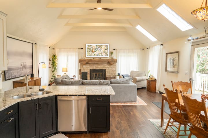 Vacation Home + Guest House. Sleeps 10+ - Door County, WI