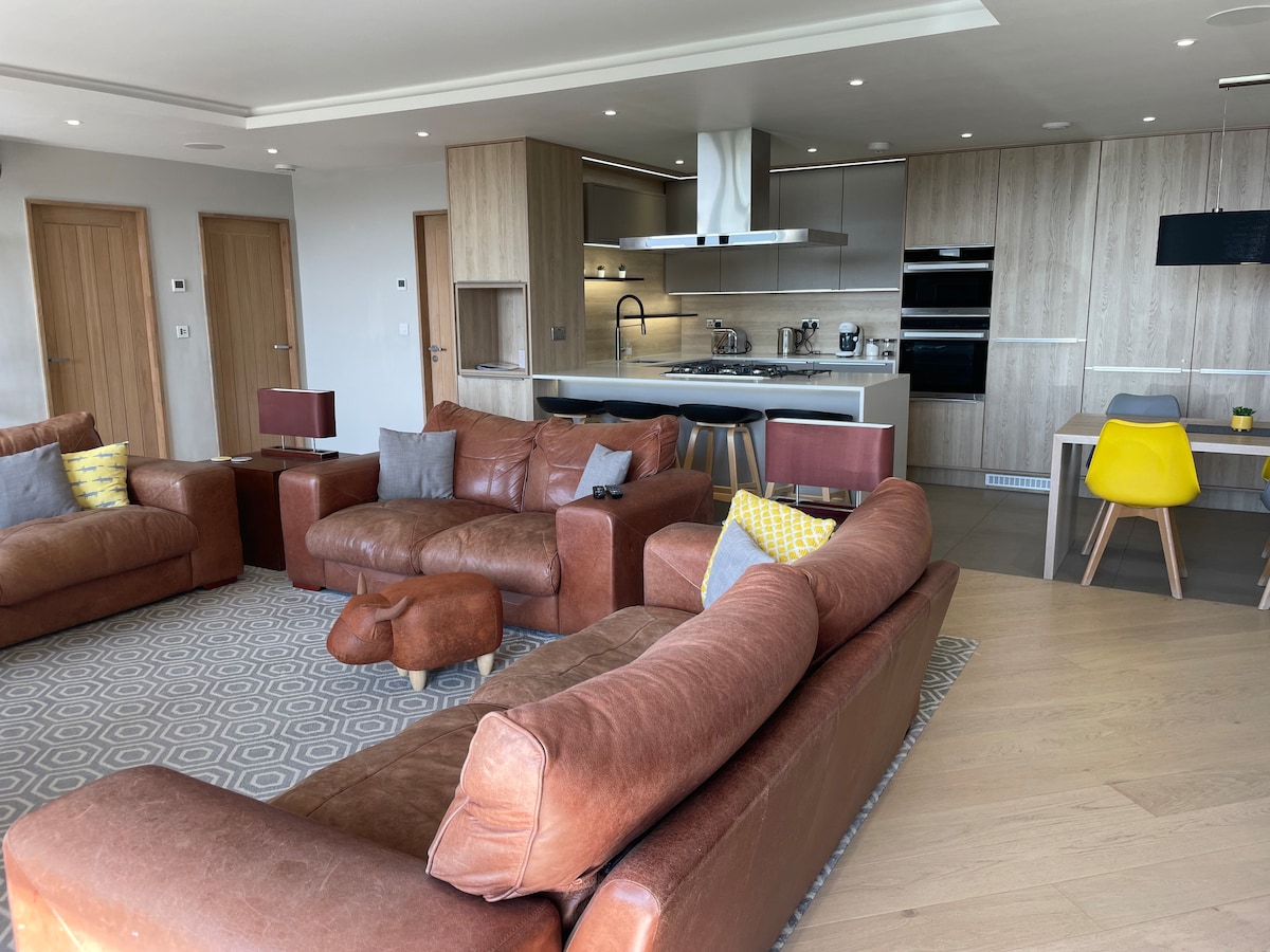 Popular Airbnb listing: Scouthut in Saddleworth in Oldham