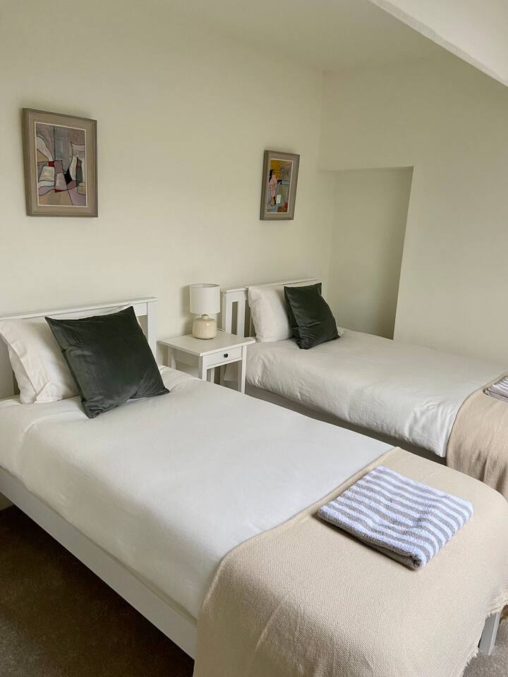 Casa adosada de 3 dormitorios recientemente renovada cerca del mar