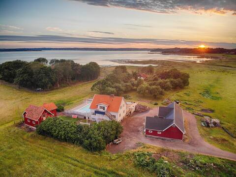 Nice stay on farm with pool and view