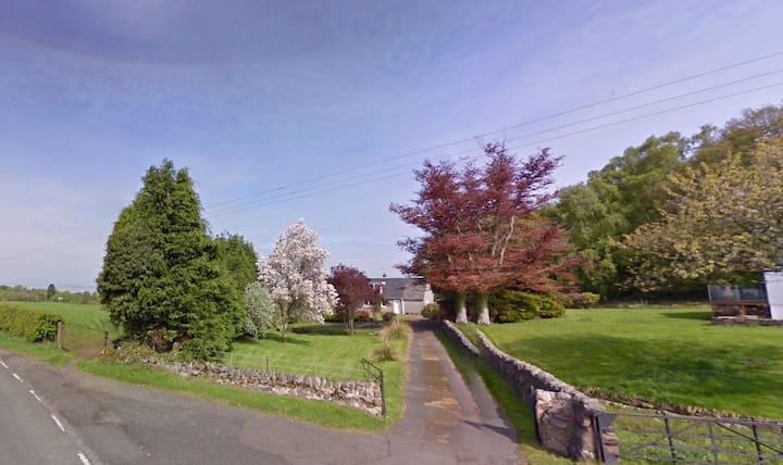 West Coast Cottage with views over the River Clyde