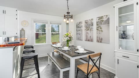 Updated Modern Farmhouse Near Downtown Dickson!